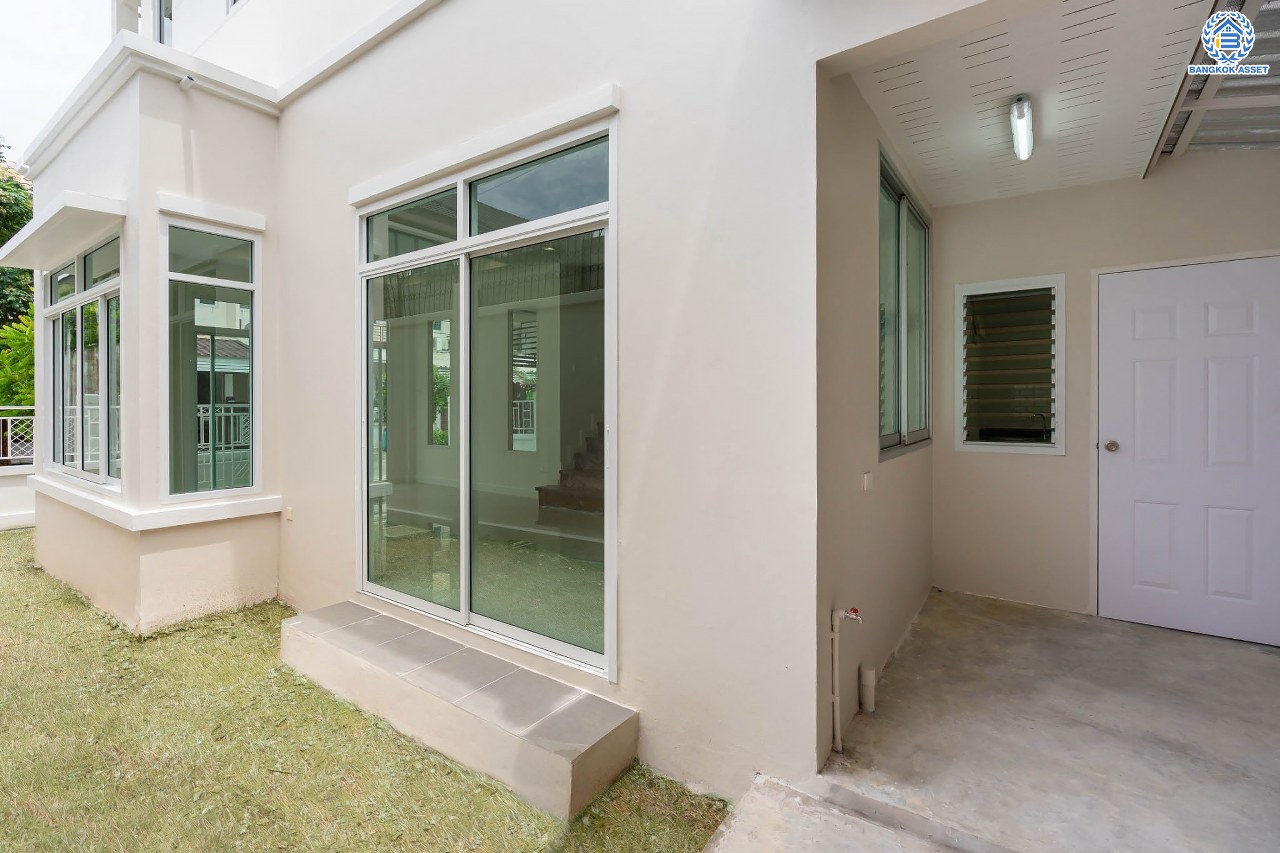 บ้านมือสองนนทบุรี ม.เอดรีม ราชพฤกษ์-ตลิ่งชัน หลังมุม เนื้อที่ 25.9 ตร.ว. ฟังก์ชันจัดเต็ม 3 ห้องนอน 2 ห้องน้ำ จอดรถได้ 1 คัน ตอบโจทย์ทุกการเข้าอยู่ รายล้อมด้วยสิ่งอำนวยความสะดวกมากมาย บนทำเลเดินทางสะดวก ใกล้ทางด่วน "ศรีรัช" และรถไฟฟ้าสายสีแดง "สถานีตลิ่งชัน"